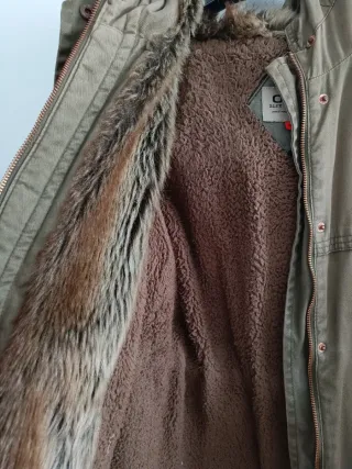 Parka militar con capucha de pelo