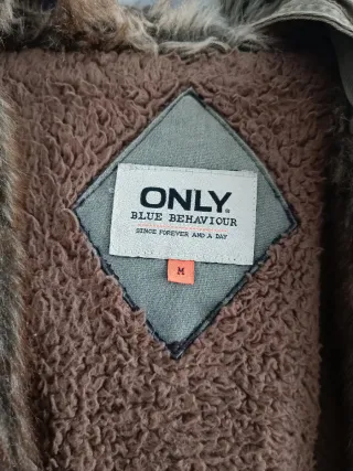 Parka militar con capucha de pelo