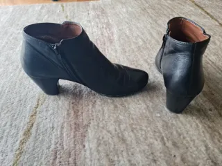 Botines de piel lisa negros