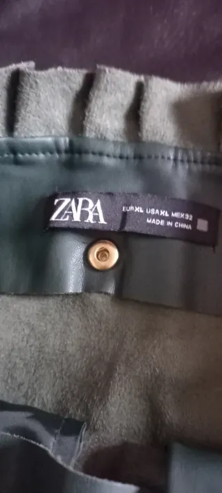 Falda Zara efecto piel verde