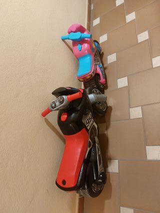 Se venden 2 bicicletas para niños por 5 euros cad