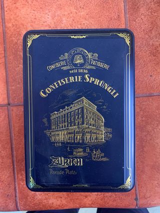 Caja metálica rectangular