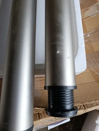 Patas cilíndricas para mesas y muebles