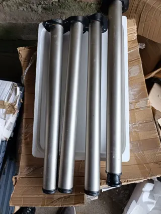 Patas cilíndricas para mesas y muebles