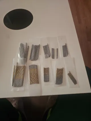 100 Brocas Metálicas y Doradas