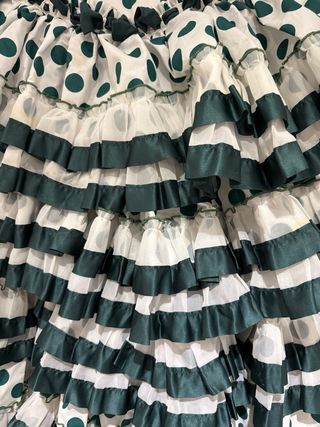 Traje de flamenca verde y blanco
