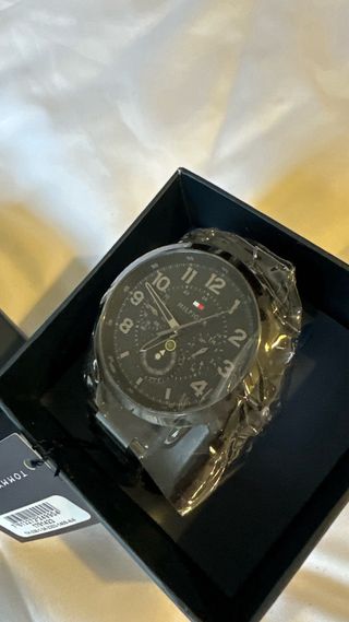 Relógio Tommy Hilfiger Preto e Prata