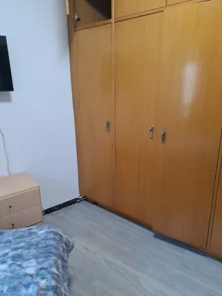 Se alquila habitacion