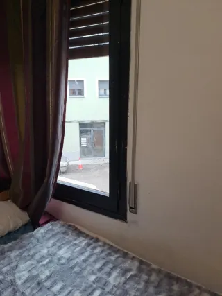 Se alquila habitacion