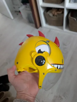 Casco infantil bicicleta dinosaurio amarillo