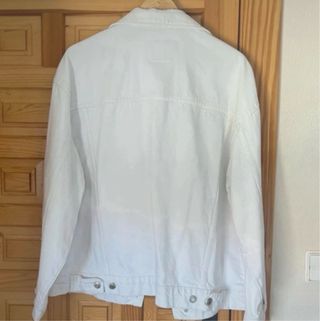 Chaqueta vaquera Pull and Bear blanca
