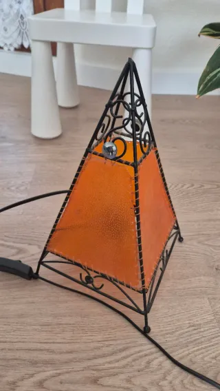 Lámpara de mesa decorativa naranja