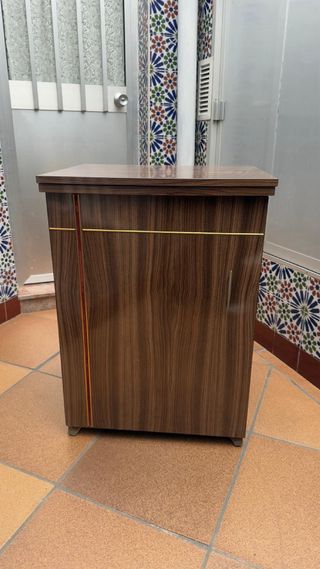 Máquina de coser ALFA con mueble y pedal. Vitange