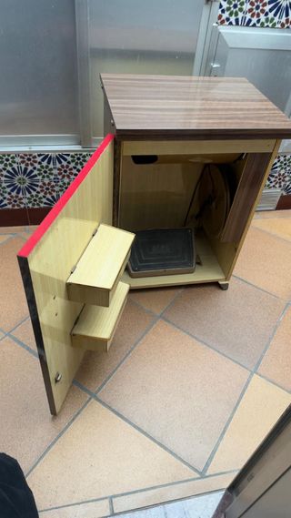 Máquina de coser ALFA con mueble y pedal. Vitange
