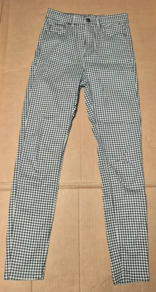 Pantalón cuadros Stradivarius Talla 36