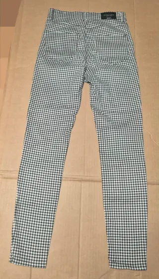 Pantalón cuadros Stradivarius Talla 36