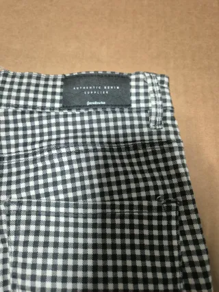Pantalón cuadros Stradivarius Talla 36
