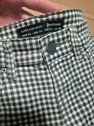 Pantalón cuadros Stradivarius Talla 36