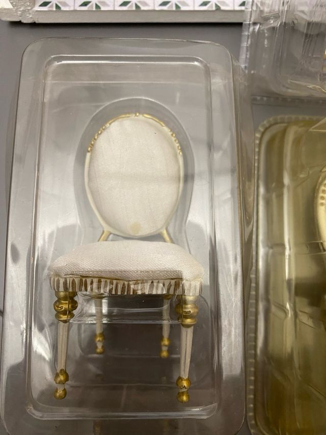 Sillas palaciegas para Casa de Muñecas