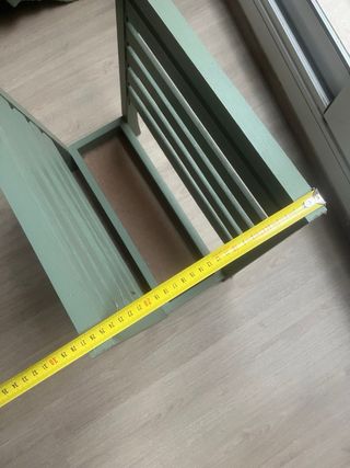 Revistero de madera verde