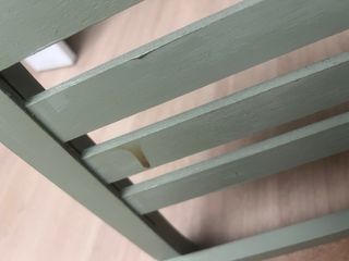 Revistero de madera verde