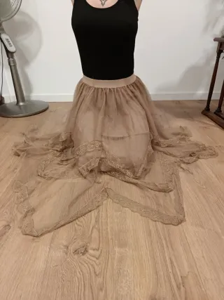 Falda larga tul beige y encaje