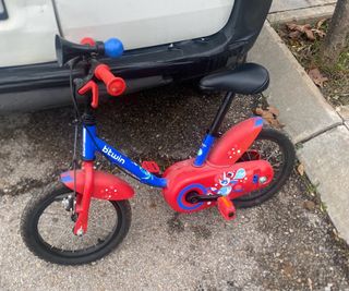 Bici infantil Btwin roja y azul