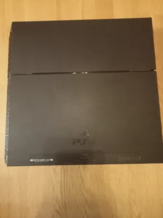 PS4 Negra + Mando