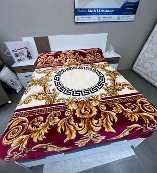 Manta Granate Cálida Diseño Barroco