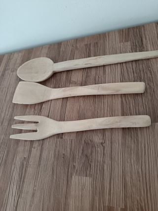 Set di tre posate artigianali in legno. Nuovo