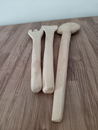Set di tre posate artigianali in legno. Nuovo
