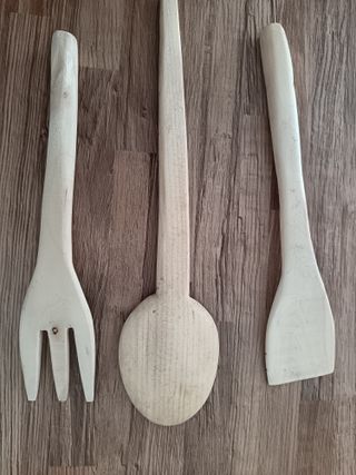 Set di tre posate artigianali in legno. Nuovo