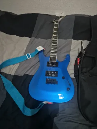 Pack de guitarra Jackson JS Series Dinky Arch Top