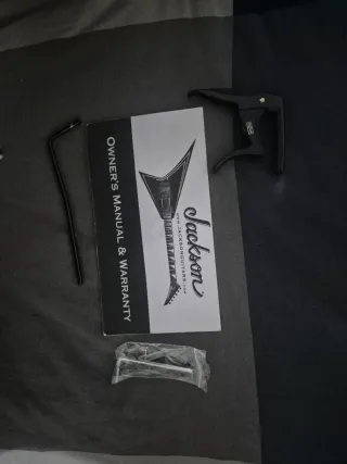 Pack de guitarra Jackson JS Series Dinky Arch Top