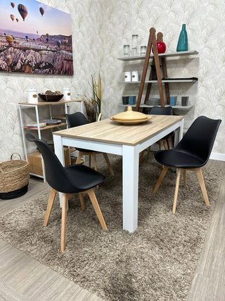 Mesa comedor y 4 sillas negras