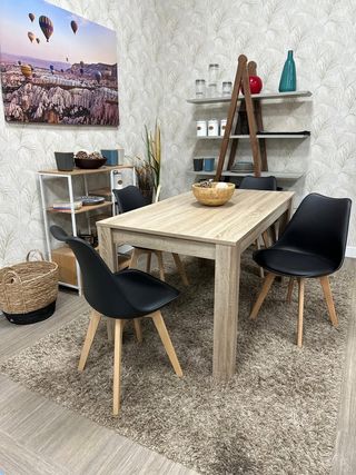 Mesa comedor y 4 sillas negras