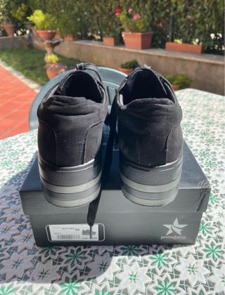 Scarpe nere scamosciate con strass