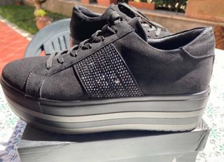 Scarpe nere scamosciate con strass