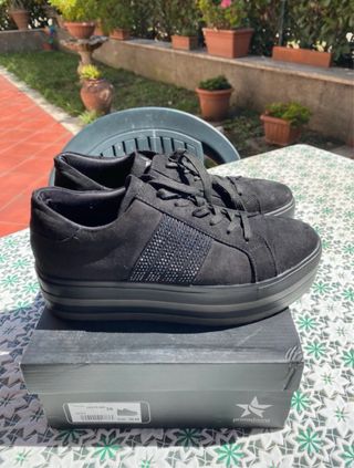 Scarpe nere scamosciate con strass