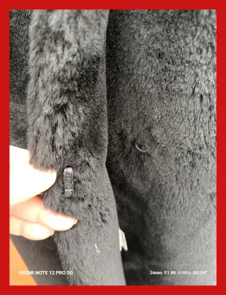 Abrigo piel sintética negro Talla 46( da como 50)