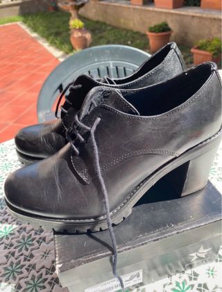 Stivaletti neri con tacco