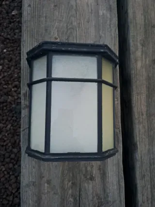 Farol de metal y cristal