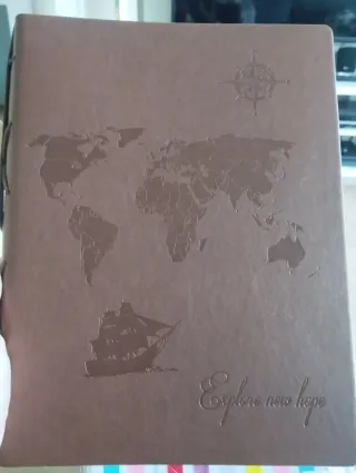 Álbum de fotos de cuero con mapa