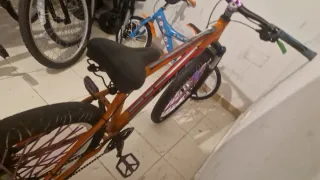 Bici de stunt naranja