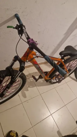 Bici de stunt naranja