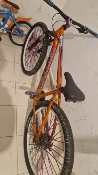 Bici de stunt naranja