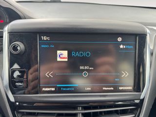 Peugeot 208 Signature