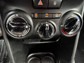 Peugeot 208 Signature