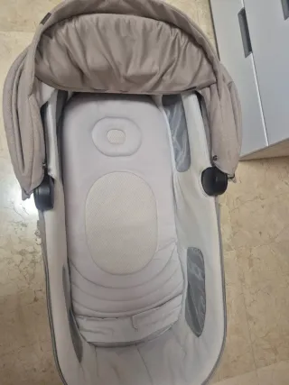 Capazo y silla Inglesina Aptica Año 2025