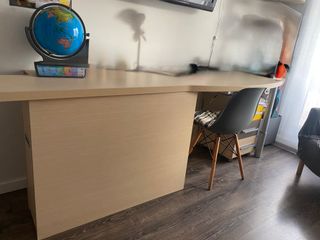 Habitación juvenil: Cama nido, sinfonier, mesa